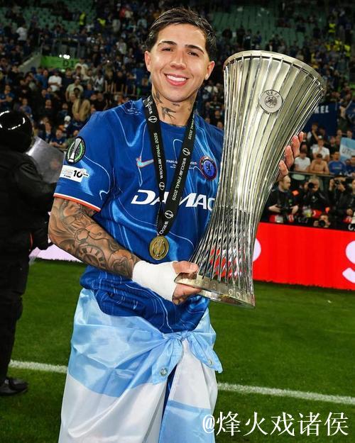 切尔西夺世俱杯冠军，恩佐晒庆祝照更新社媒